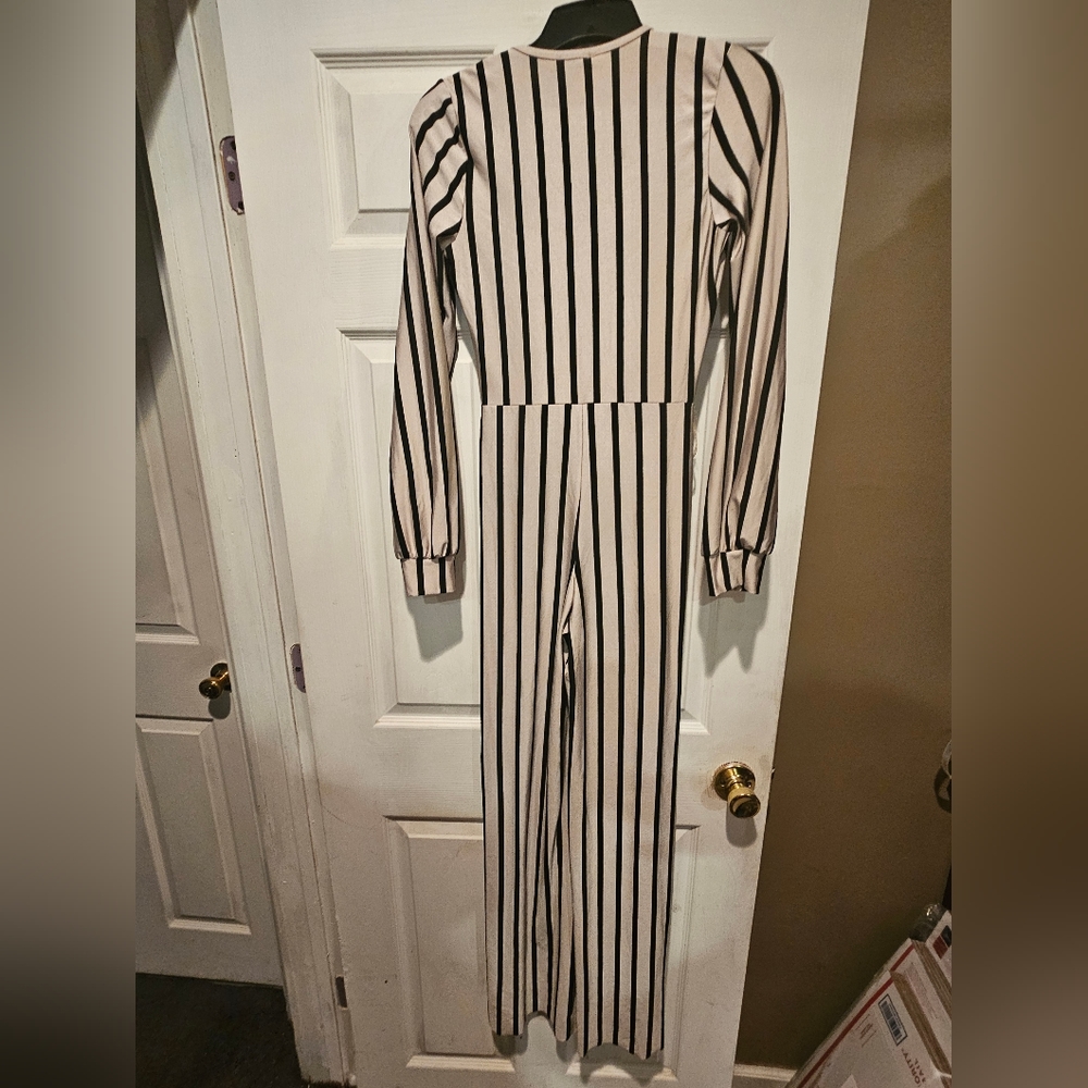 FASHION NOVA JUMPSUIT - Picture 2 of 2